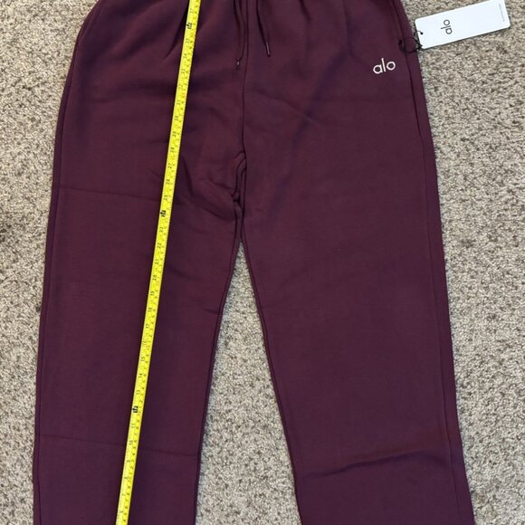 Alo Yoga Set Accolade Crew Neck Pullover And Accolade Straight Leg Sweatpant - Picture 7 of 8